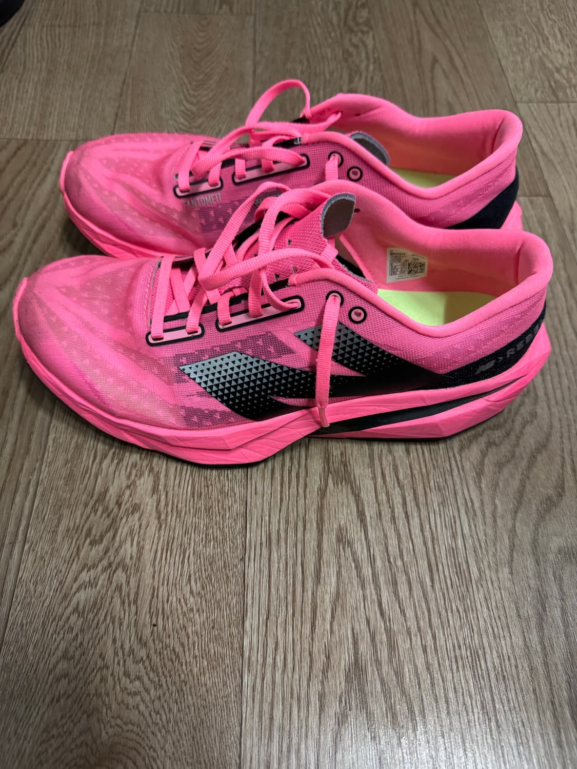 뉴발란스 레벨v4 270사이즈 판매합니다 (발볼 D) 상품이미지3