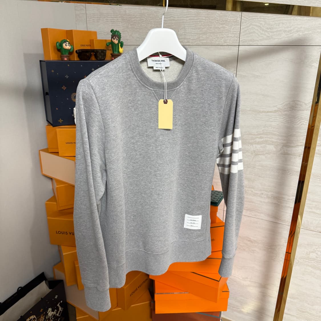 [3사이즈]톰브라운 사선 완장 그레이 맨투맨 상품이미지2