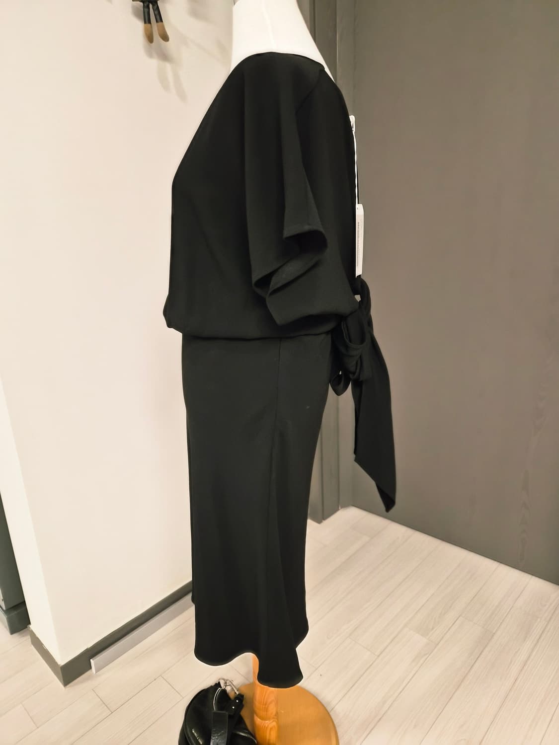 택있는새상품 아떼 바네사브루노백리스 리본 디테일 드레스입니다 상품이미지3