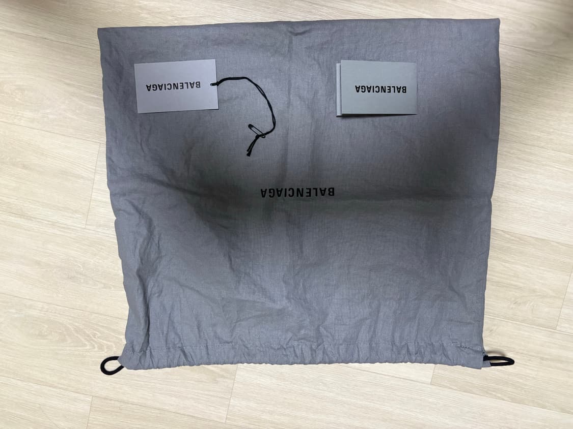 발렌시아가 벨트백 상품이미지2