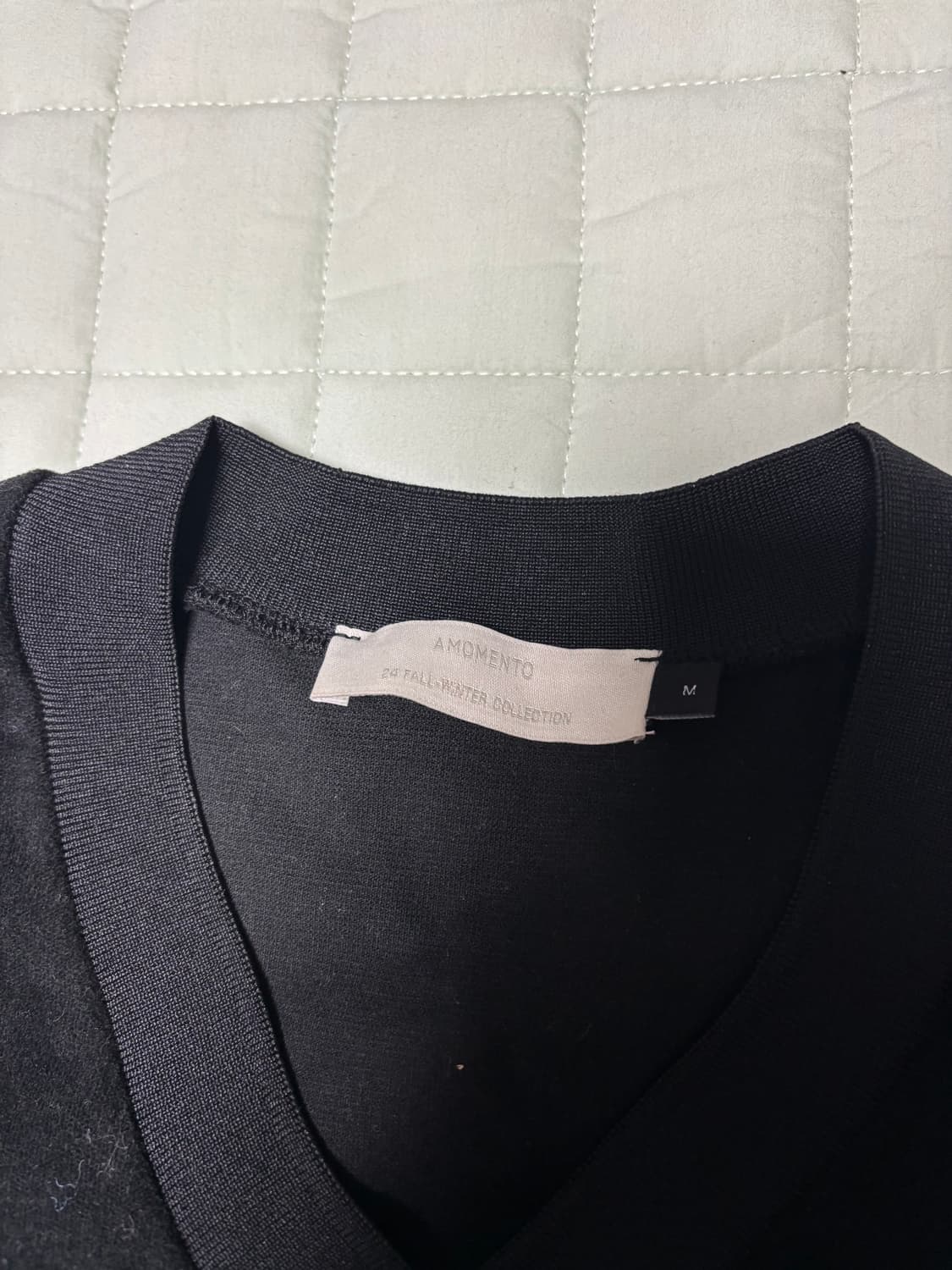 [M] 아모멘토 벨벳 브이넥 풀오버 상품이미지3