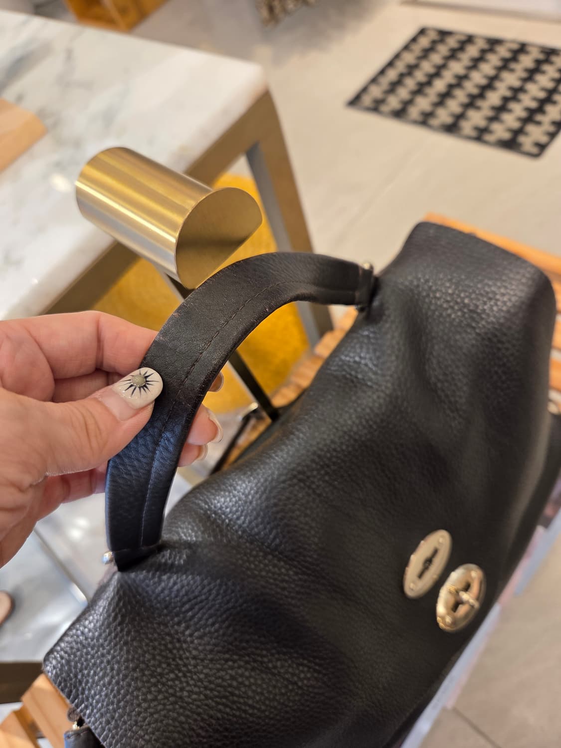 자넬라토 포스티나 스터드 가죽 숄더백 상품이미지4