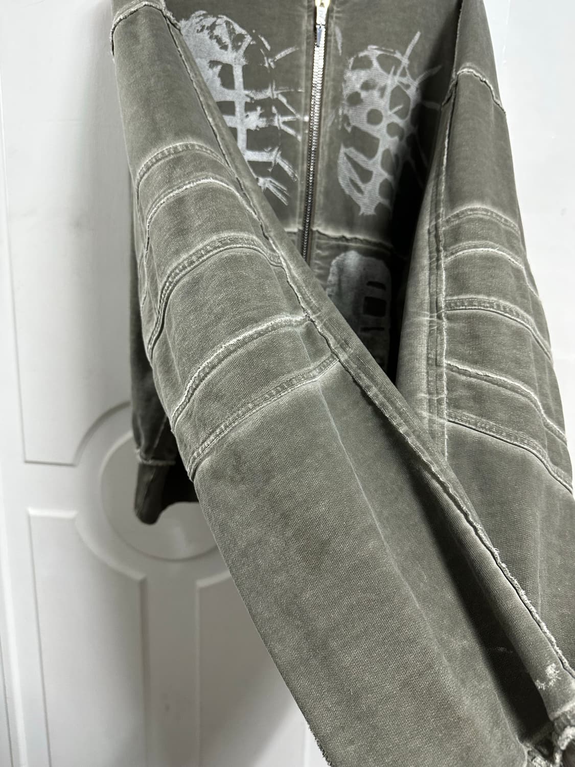 샤인럭셔리 GOLOPE 아머 후드집업 상품이미지3