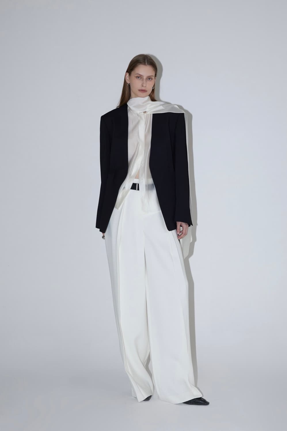 르네제이 OUR TIE BLOUSE - BLACK 상품이미지5