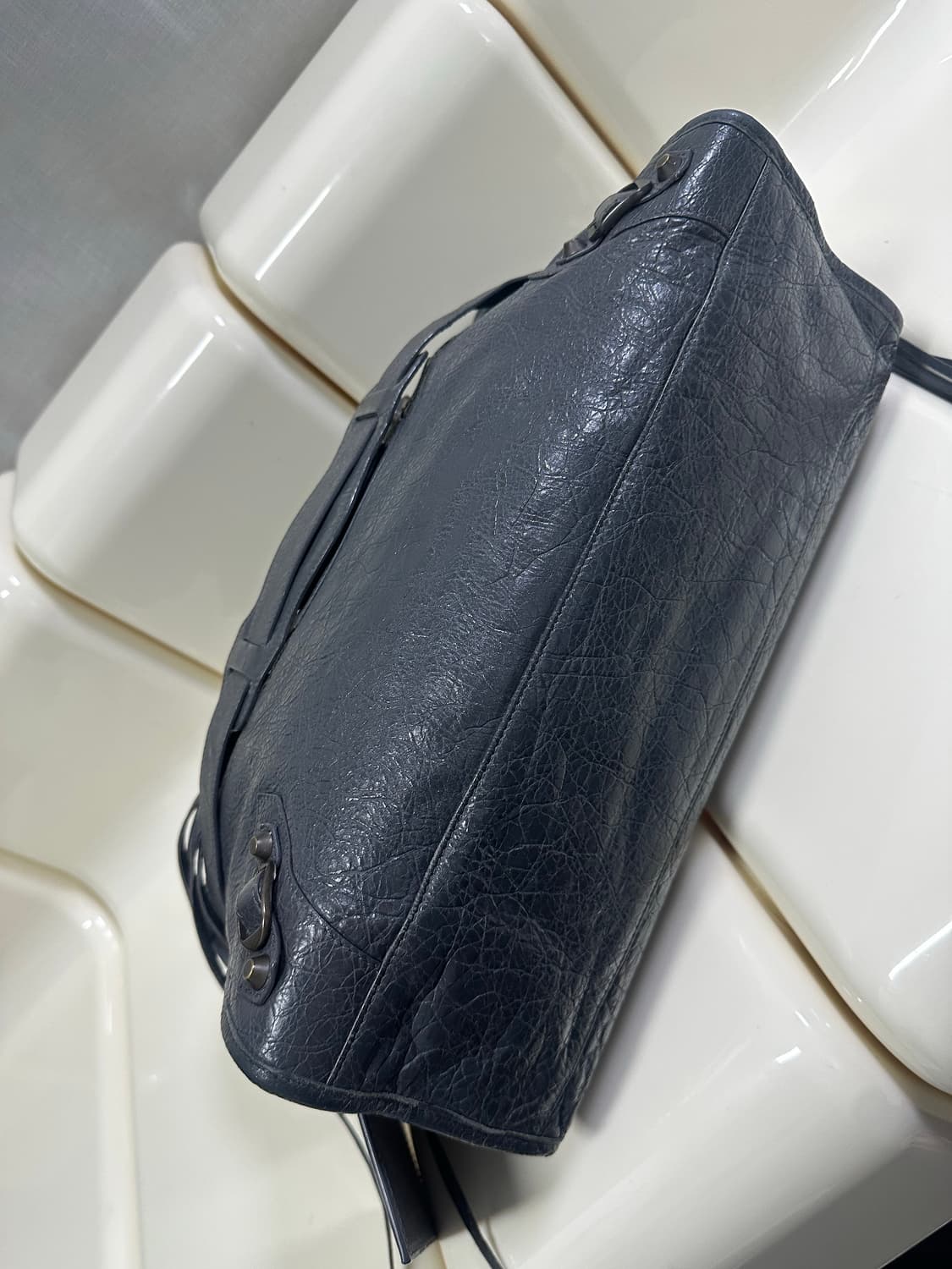 [A 정품] 발렌시아가 시티 모터백 미디움 다크그레이 상품이미지4