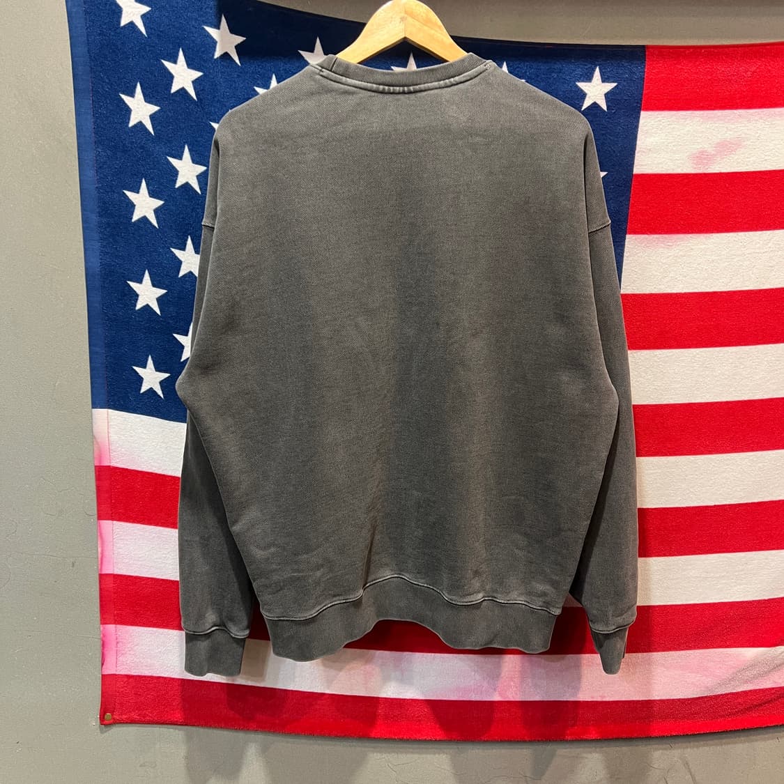 소버먼트 차콜 맨투맨 상품이미지2