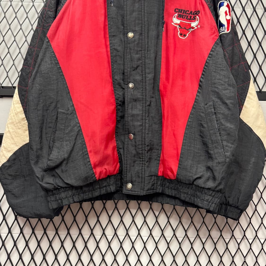 90s 스타터 X NBA 점퍼 사이드 로곧 디테일 레드 블랙 상품이미지4