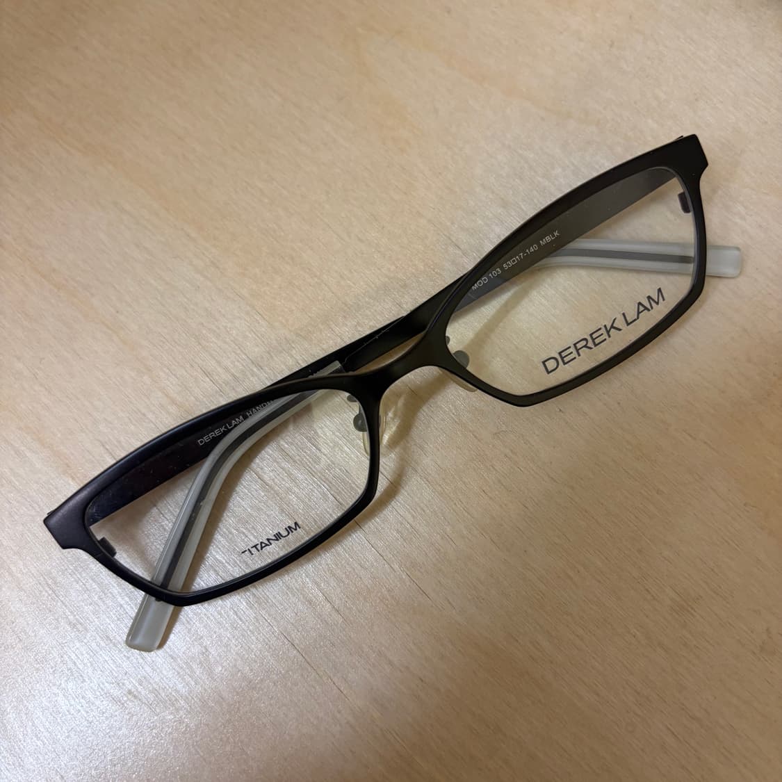 데렉 램(DEREK LAM) 103 MBLK 티타늄 캣아이 안경 상품이미지2