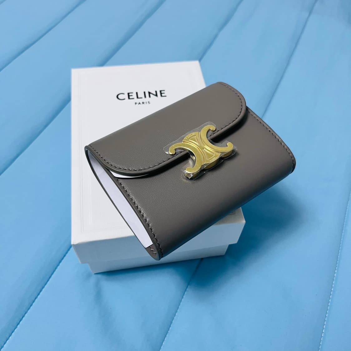 셀린느 트리오페 샤이니 샤프스킨 플랩 반지갑 상품이미지1