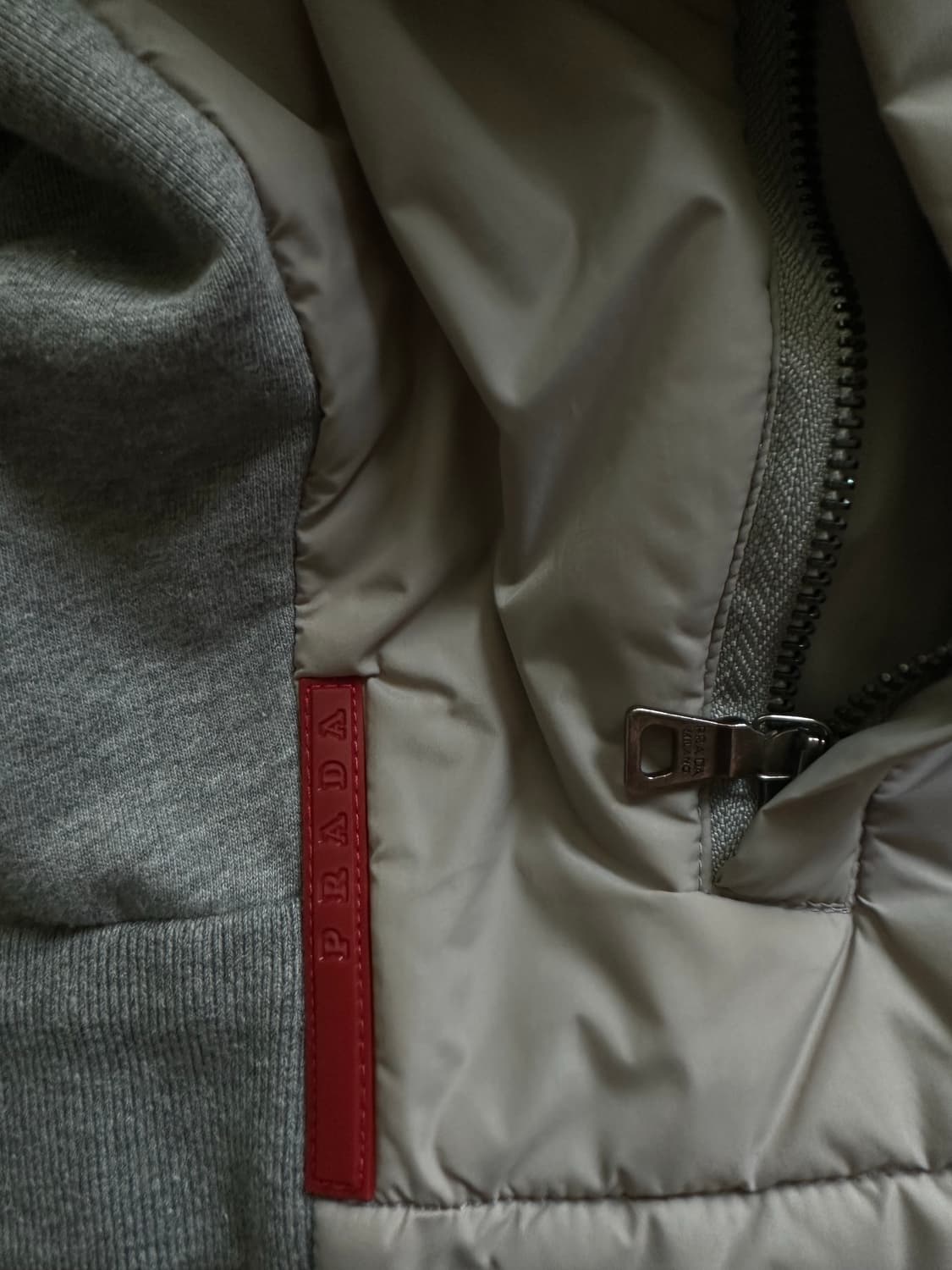 Prada sport nylon front hybrid zip  (48) 상품이미지3