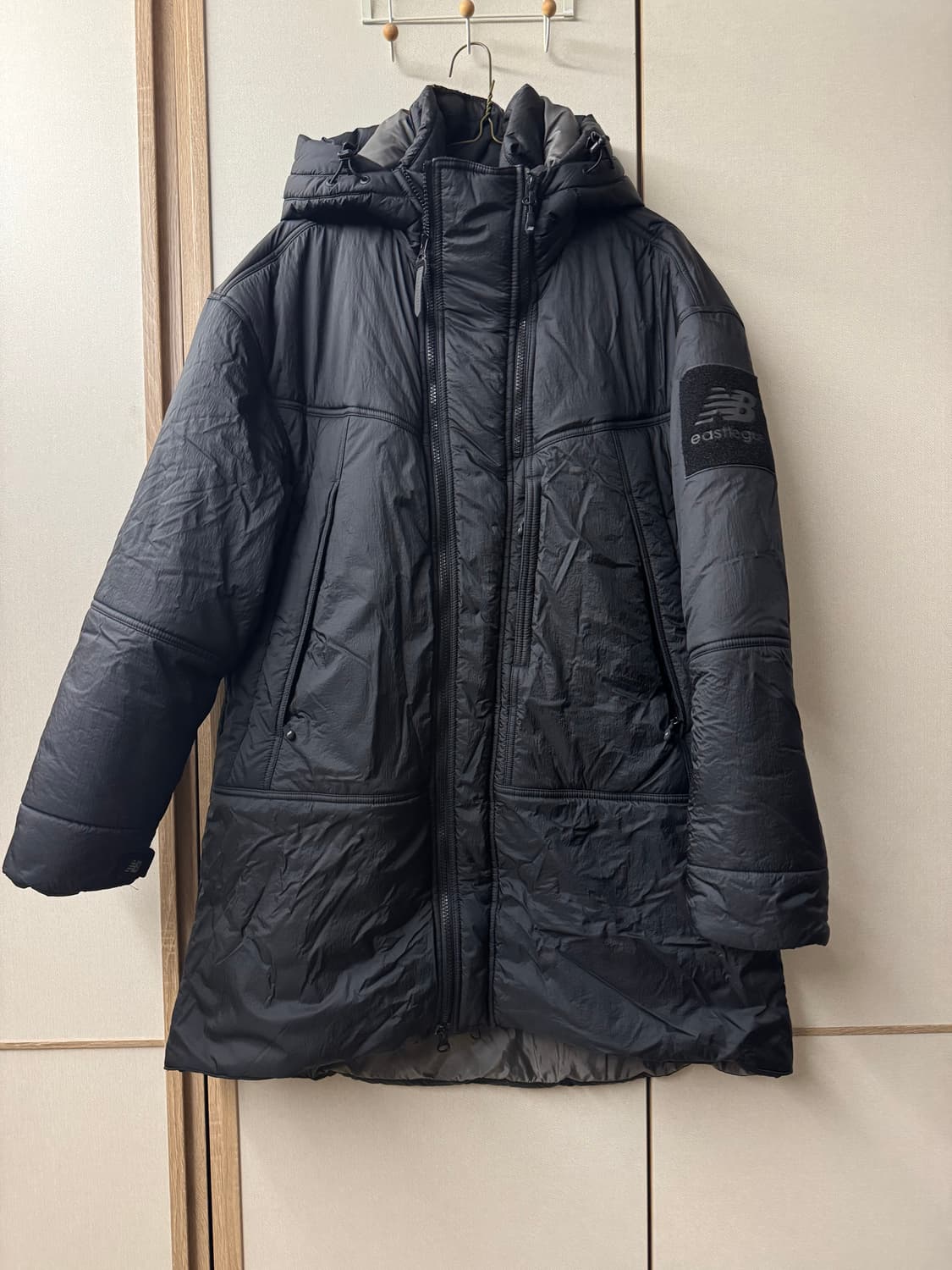 뉴발란스X 이스트로그 콜라보 패딩 상품이미지1