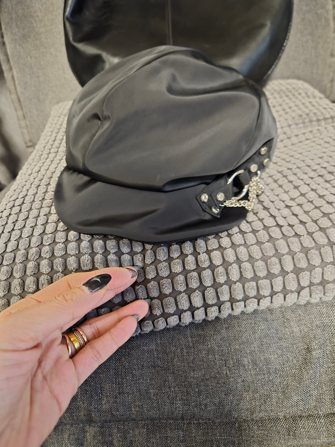 장식이독특한 새틴모자 상품이미지1