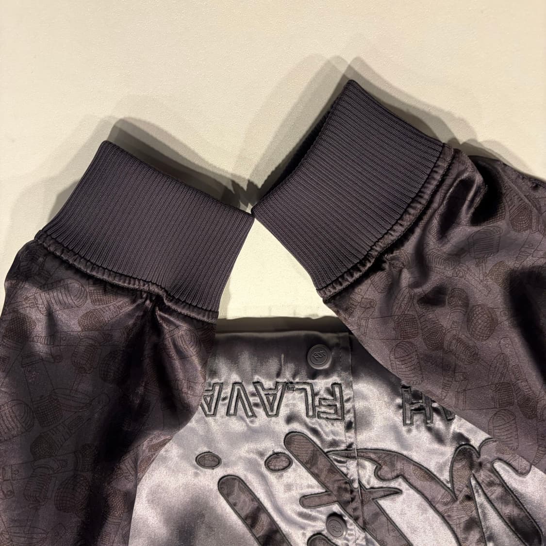 [100] 마자플라바 자수 빅로고 유광 스카쟌 자켓 D51 상품이미지5