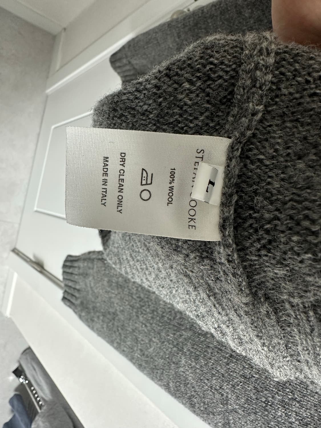 스테판 쿡 컷아웃 디테일 울 가디건 L size 상품이미지4