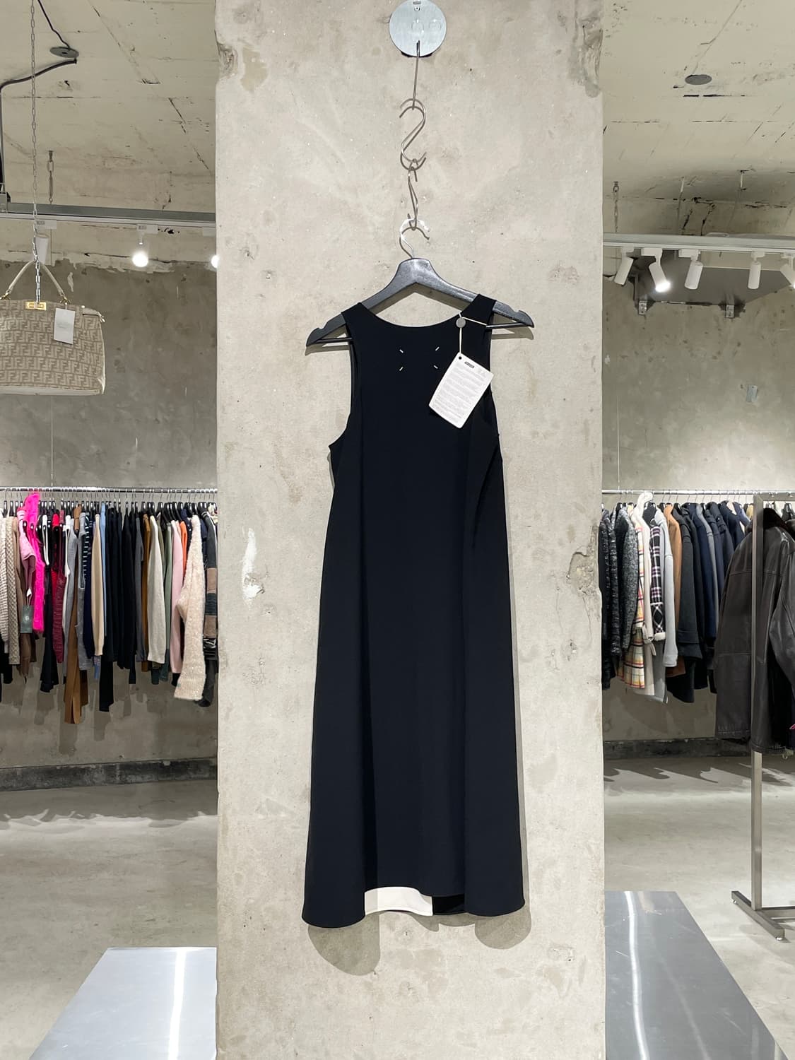 메종 마르지엘라 1 블랙 백스티치 컷 아웃 트리아세테이트 드레스 상품이미지6