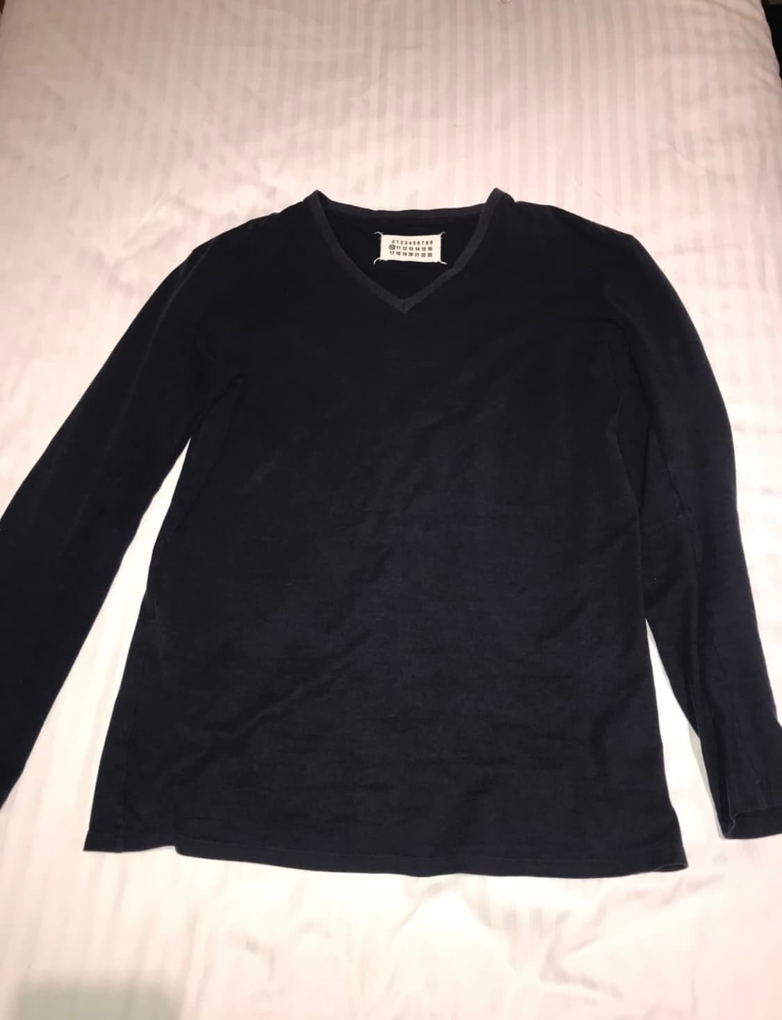 메종 마르지엘라 V넥 티셔츠 네이비 상품이미지2