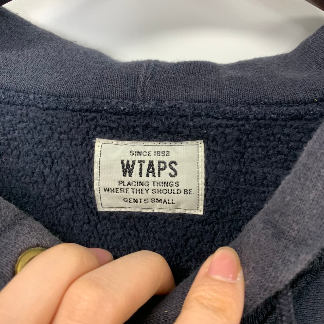 더블탭스 스펠아웃 블랙 후드티 상품이미지5