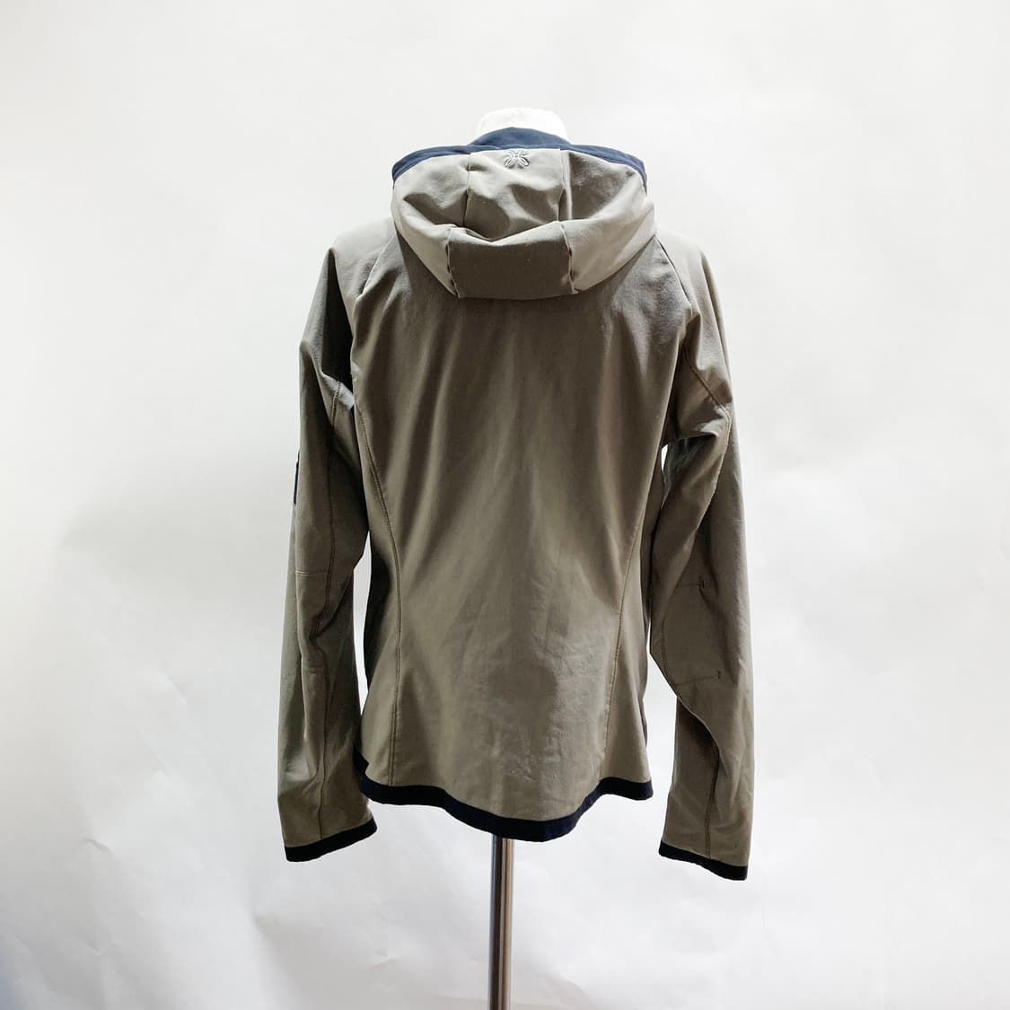 몬츄라 정품 여성후드집업 M  상품이미지3