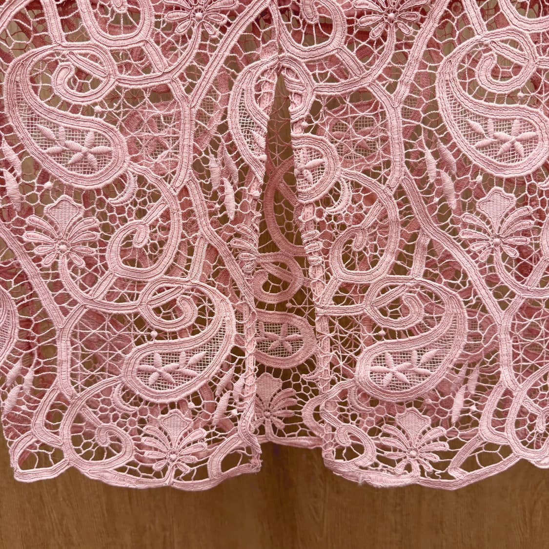 산드로 플로럴 패턴 레이스 미디 스커트 시스루 디테일 슬림핏 핑크 상품이미지6