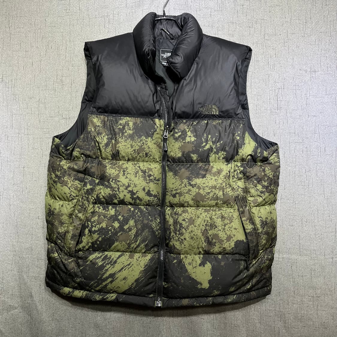 [XL] 노스페이스 눕시 700 다운 베스트 (그린 카모/스플래터) 상품이미지1