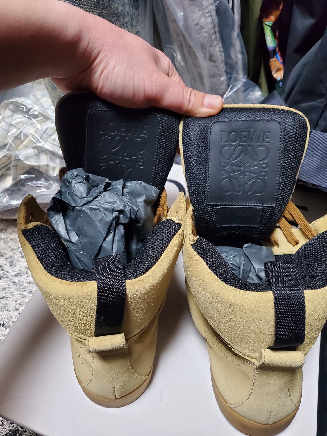 로에베 하이탑 스니커즈 베이지 디자인착샷참고 상품이미지5