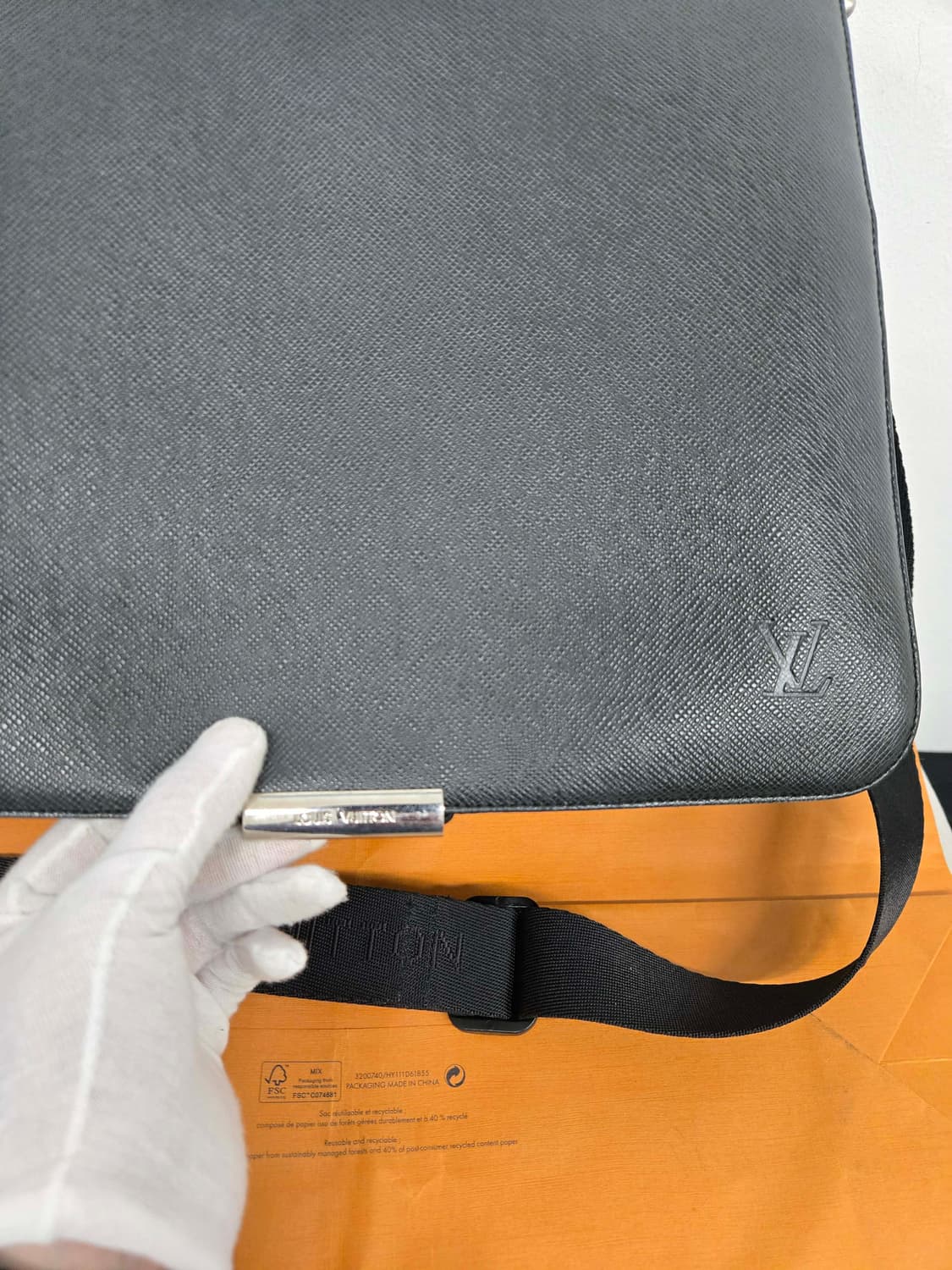 [보증서 정품] 루이비통 타이거 디스트릭트 숄더백 상품이미지5