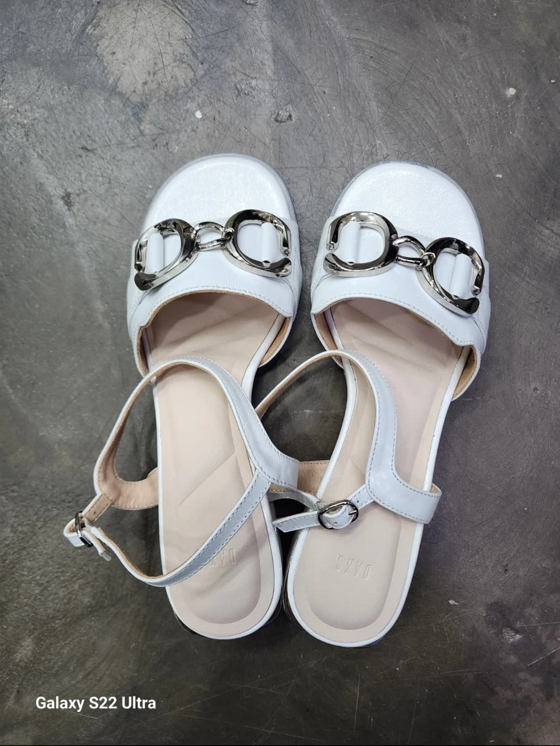 #새상품 닥스 샌달 225 상품이미지1