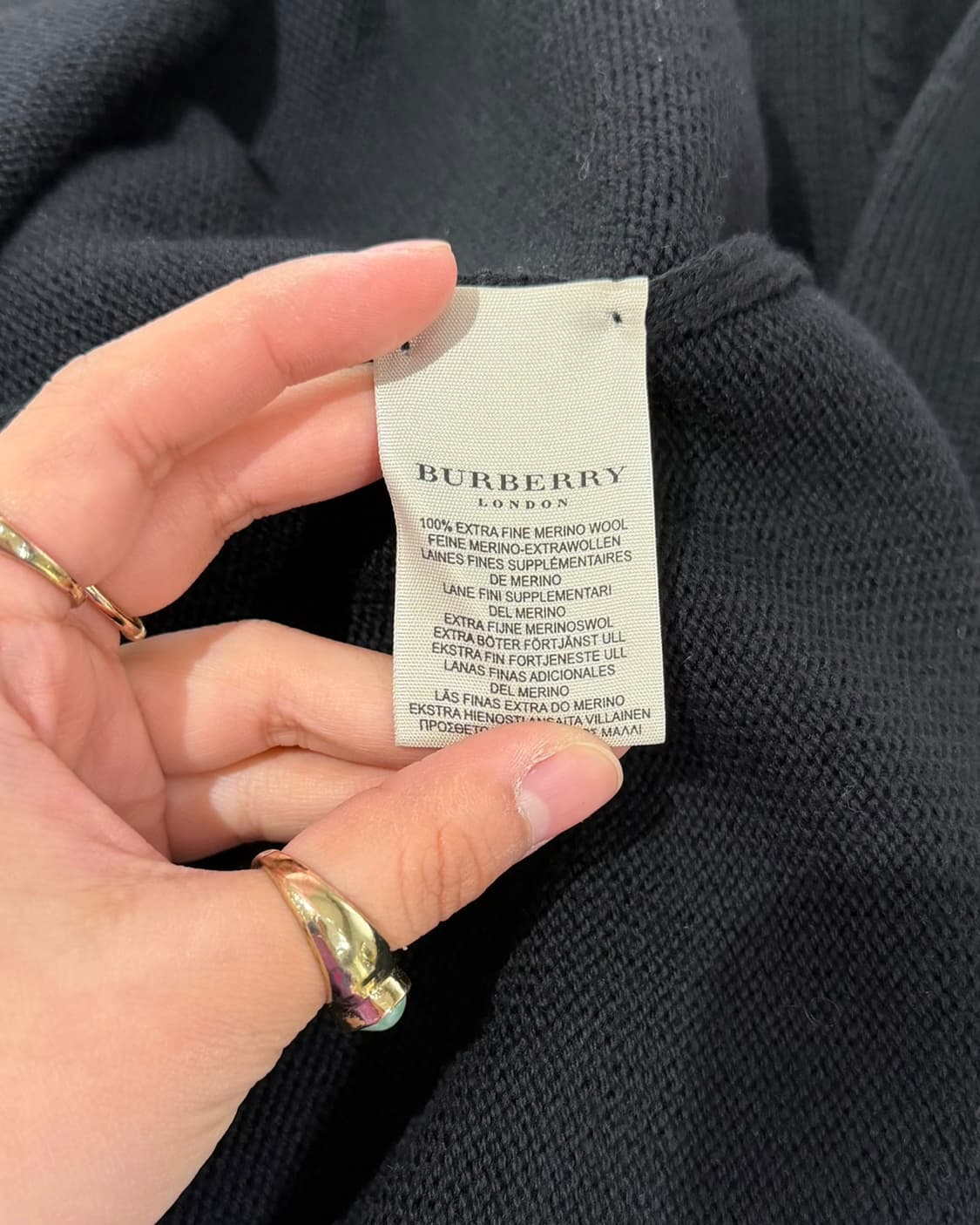 버버리 블랙 울 히든버튼 하이넥 가디건 상품이미지8