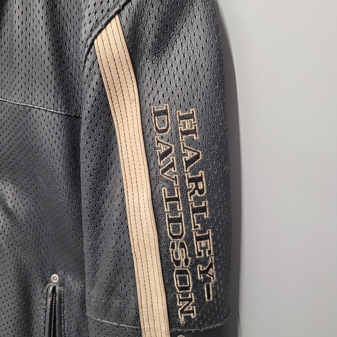 할리데이비슨 엠블러 퍼포레이티드 가죽 자켓 상품이미지3