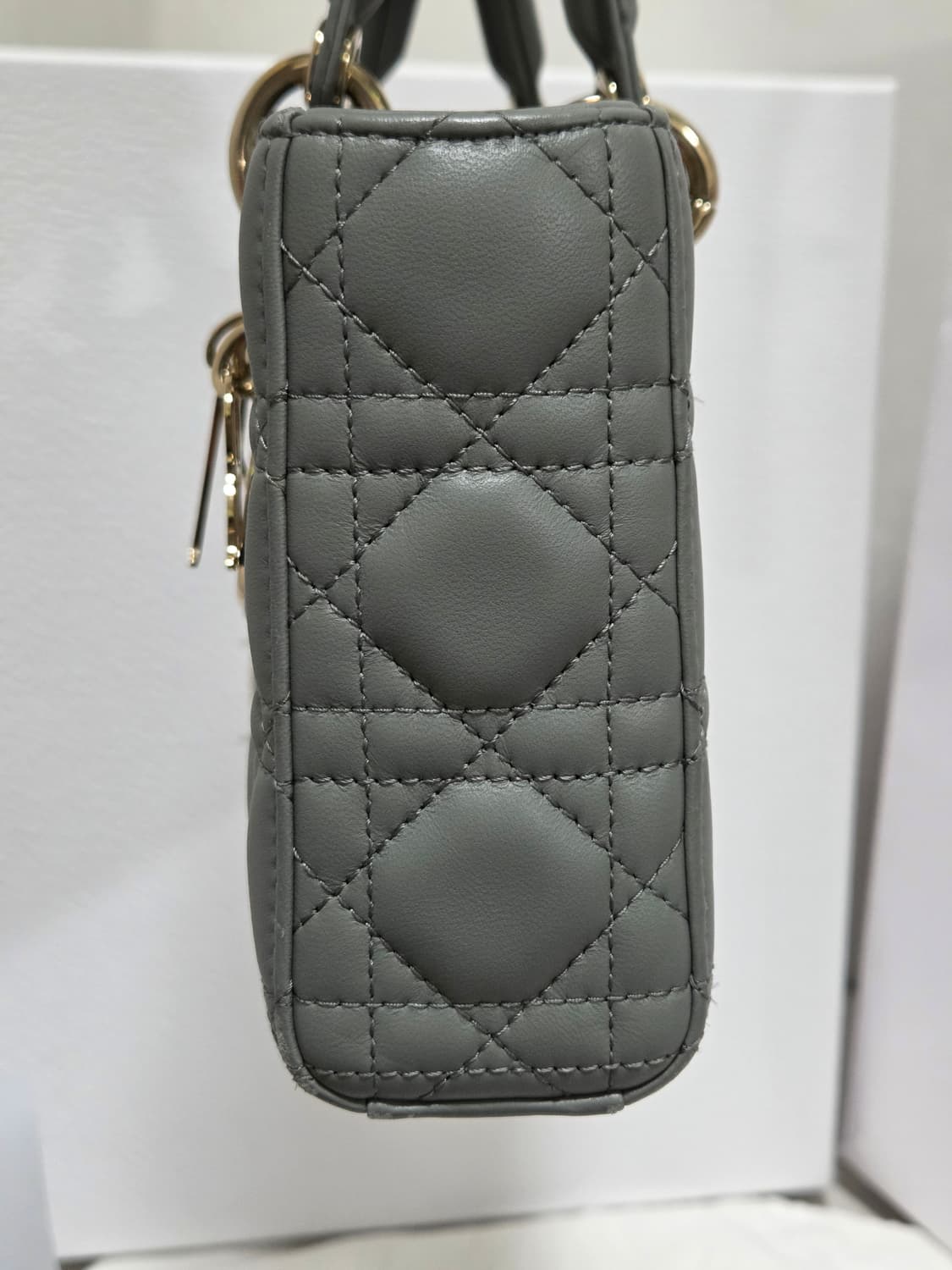 디올 레이디 디조이 백 Medium Size Stone Gray  상품이미지7