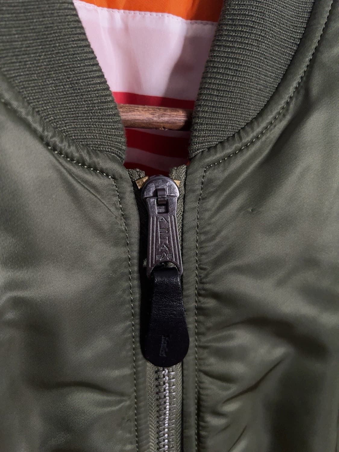 90s 알파인더스트리 MA-1 블러드칫 리버시블 플라이트자켓 세이지 상품이미지2