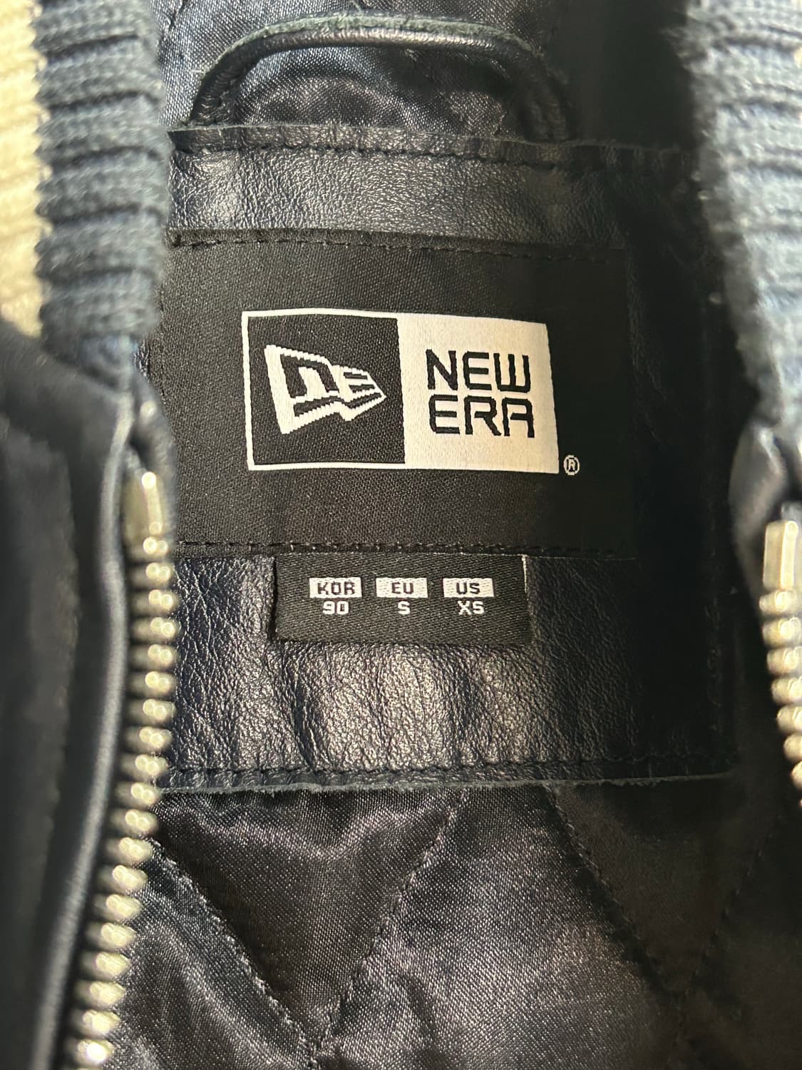 뉴에라 스와로브스키 뉴욕 양키스 레더 자켓 xs 상품이미지5