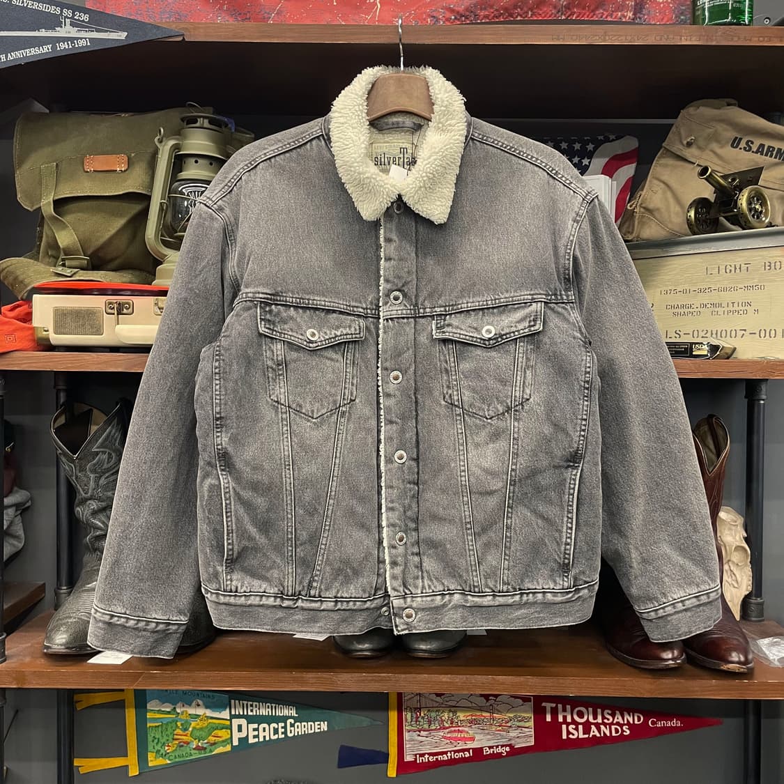 리바이스 실버탭 흑청 쉐르파 데님 트러커 자켓 상품이미지1