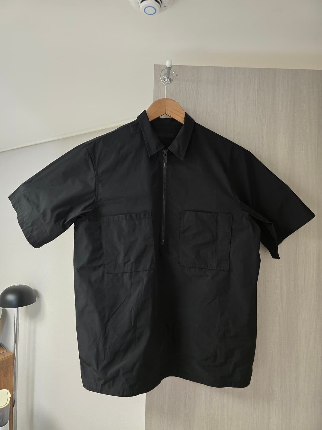 프라다 나일론 블랙 숏슬리브 하프 집업 셔츠 M 상품이미지2