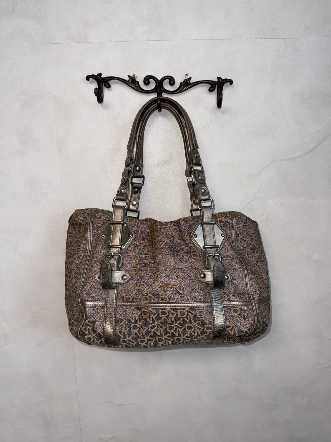 DKNY metal silver logo buckle tote bag 상품이미지4