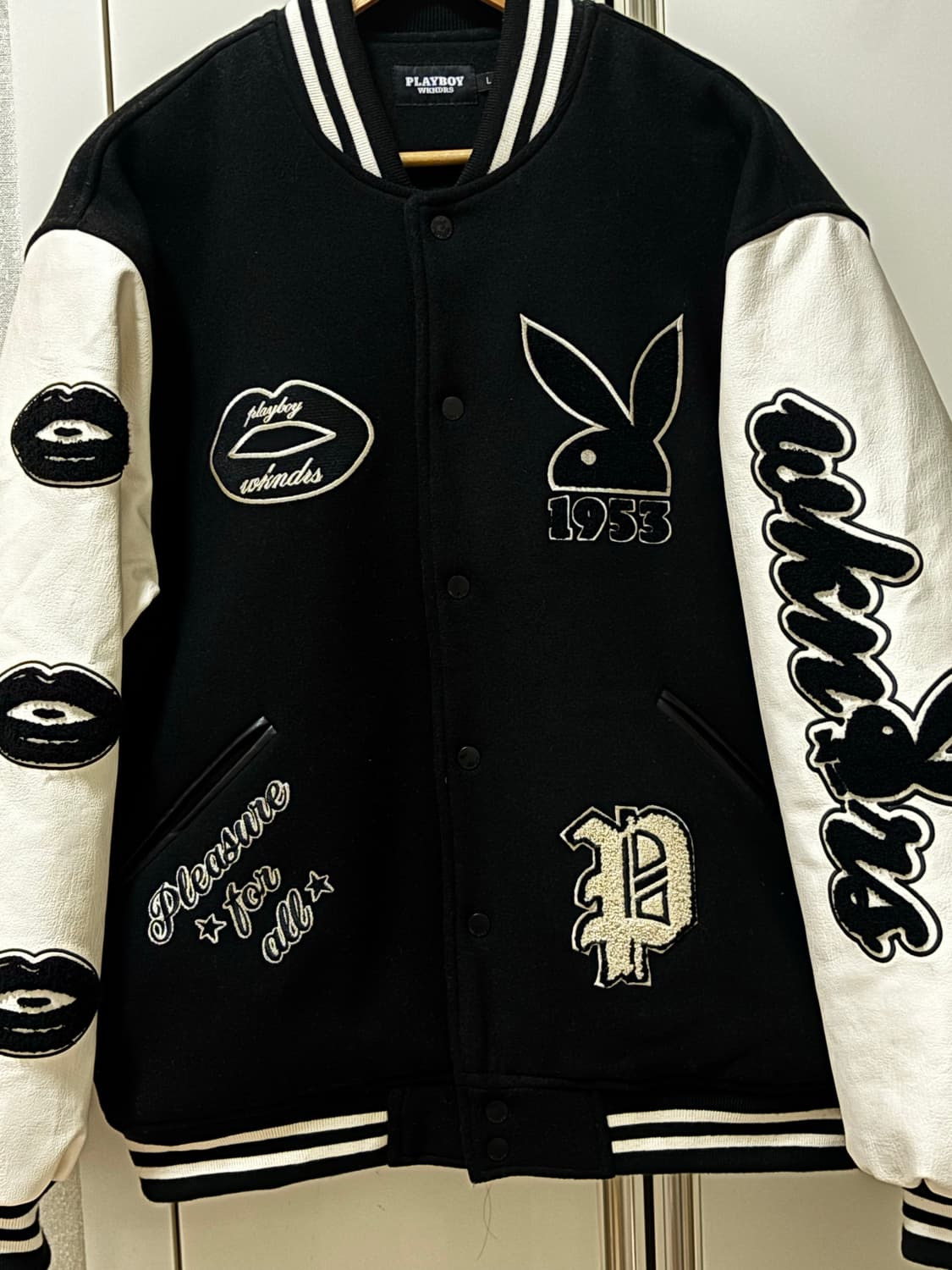 위켄더스X플레이보이 콜라보 바시티 자켓 상품이미지1