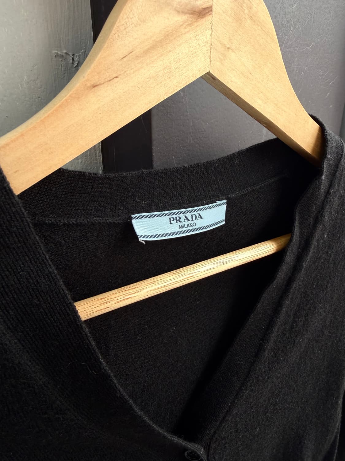 40/ 프라다 버진울 브이넥 가디건 상품이미지5
