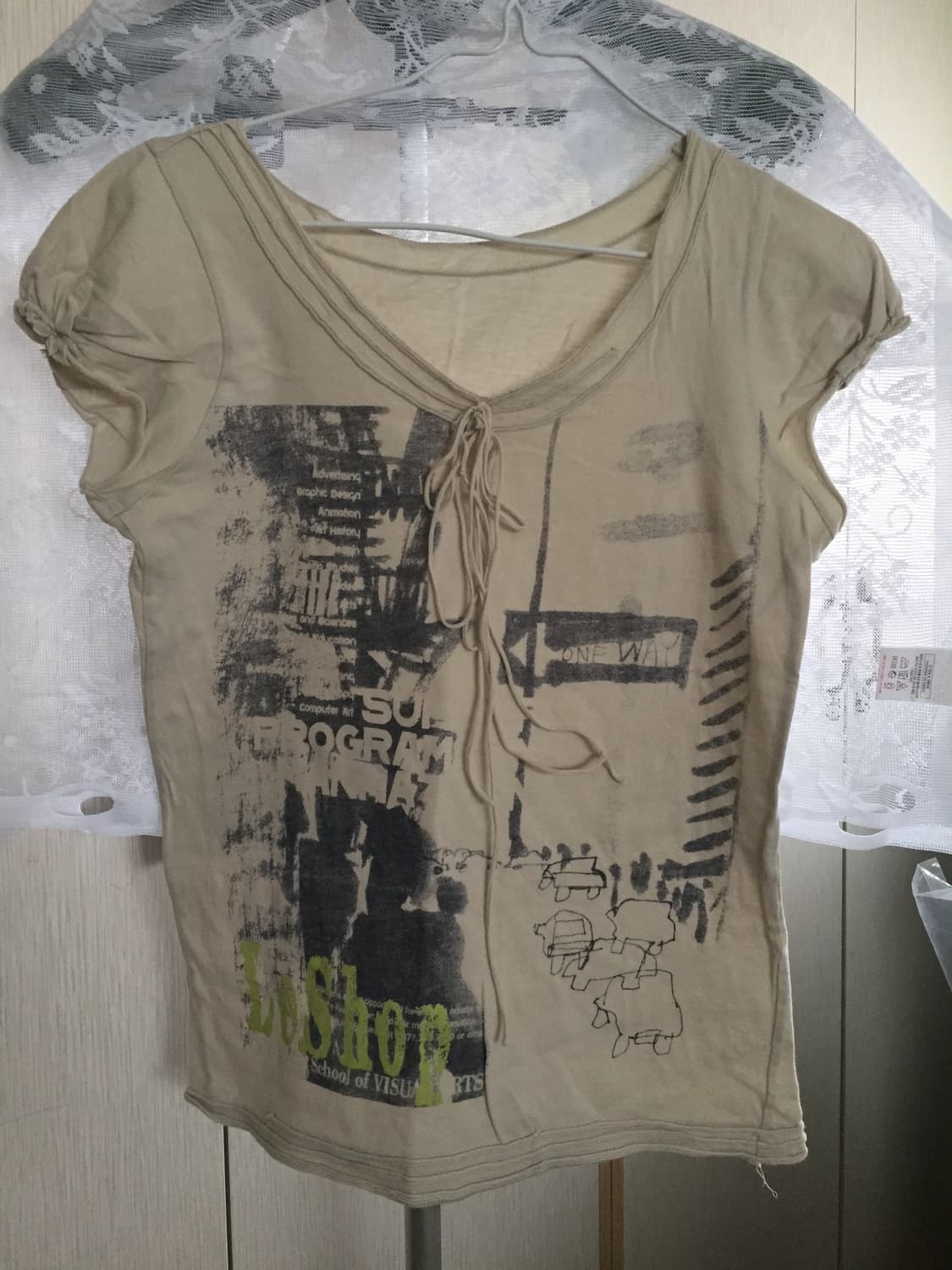 빈티지 프린팅 리본 디테일 반팔티셔츠 상품이미지1