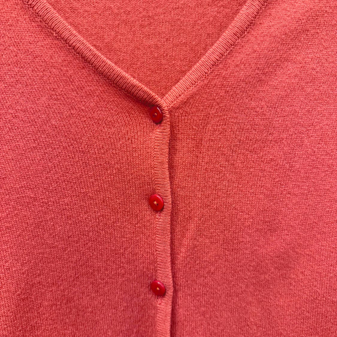 에르노 브이넥 긴팔 니트 가디건 미니 버튼 디테일 슬림핏 레드 상품이미지6