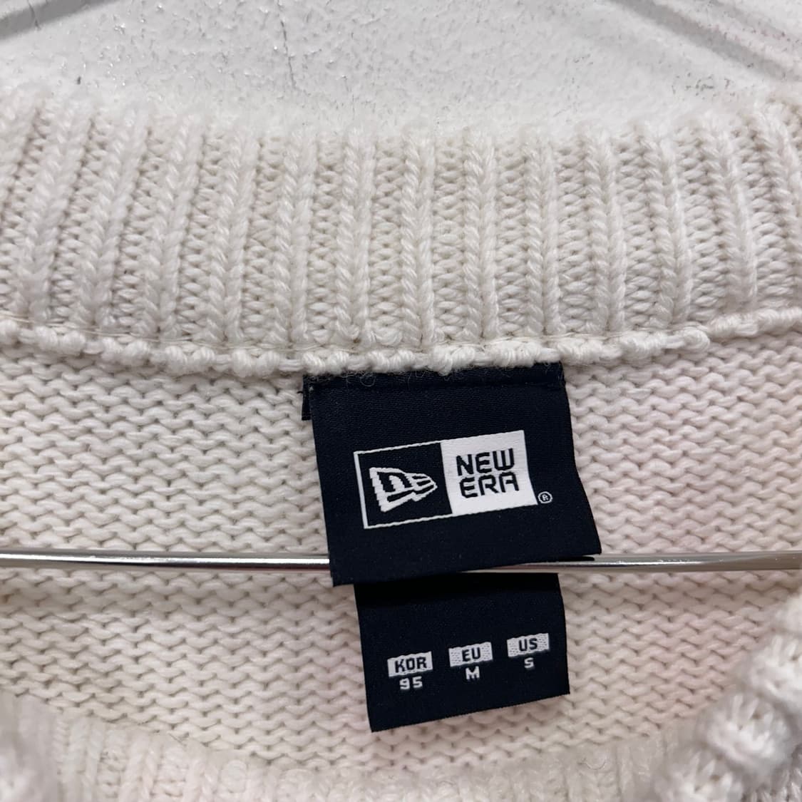 뉴에라 멀티 패브릭 배색 오버핏 니트 상품이미지3