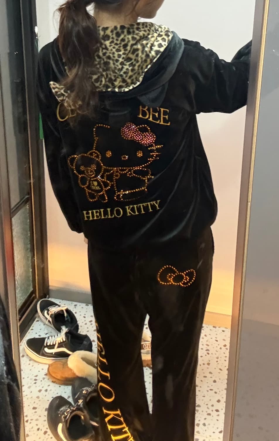 세실맥비X헬로키티 벨벳 갸루 트레이닝 세트 상품이미지1