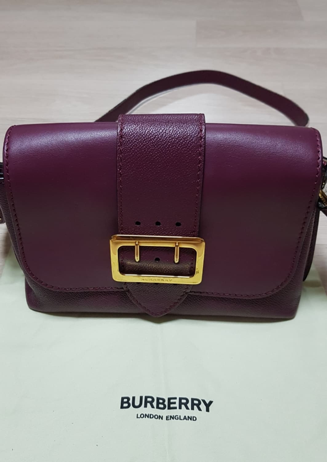 매장구입 버버리  크로스백  정품  상품이미지1