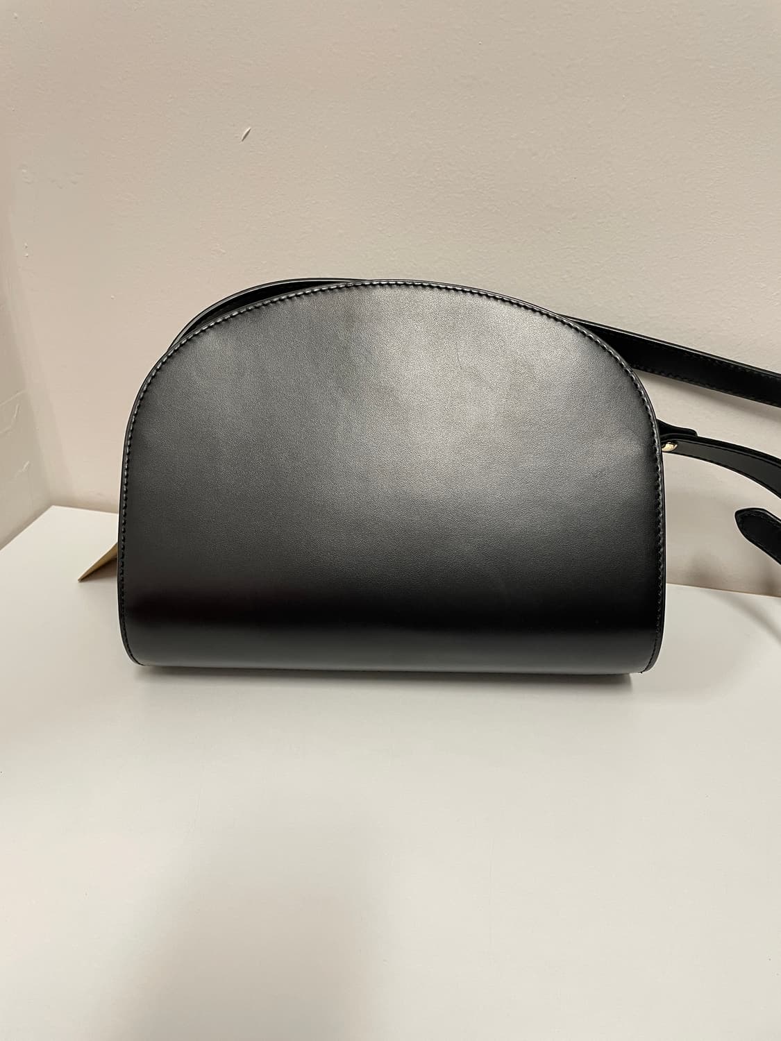 A.P.C 하프 문 미니 크로스백 상품이미지10