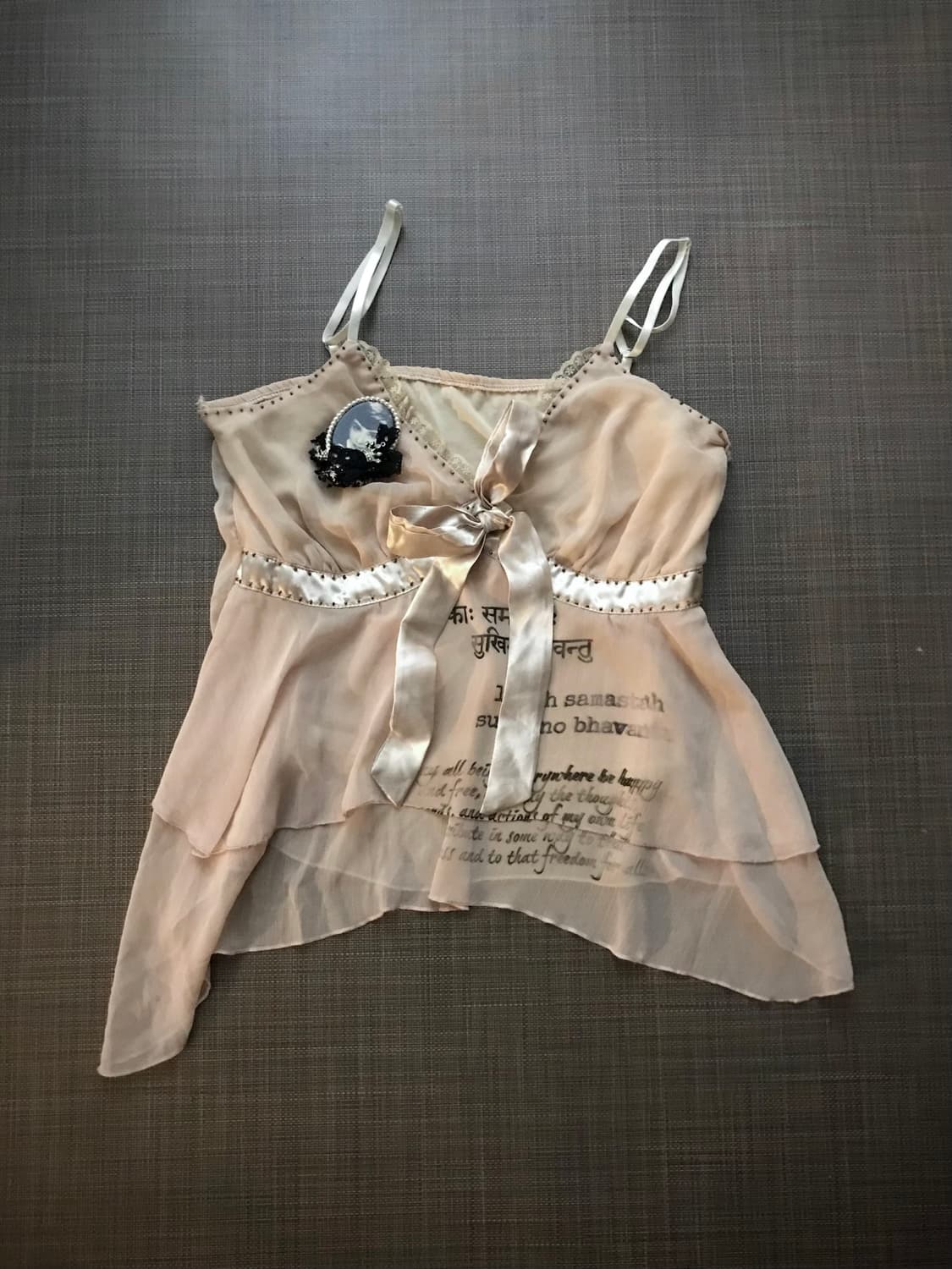 Portrait Brooch Ribbon Chiffon Cami 상품이미지1