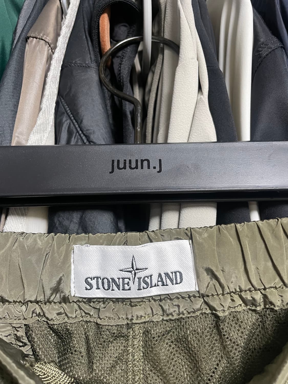 [m] 18fw 스톤아일랜드 나일론메탈 팬츠 올리브 카키 상품이미지3