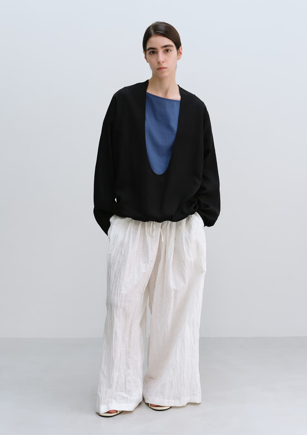 문달 Fluid Layered Top in Black 상품이미지2