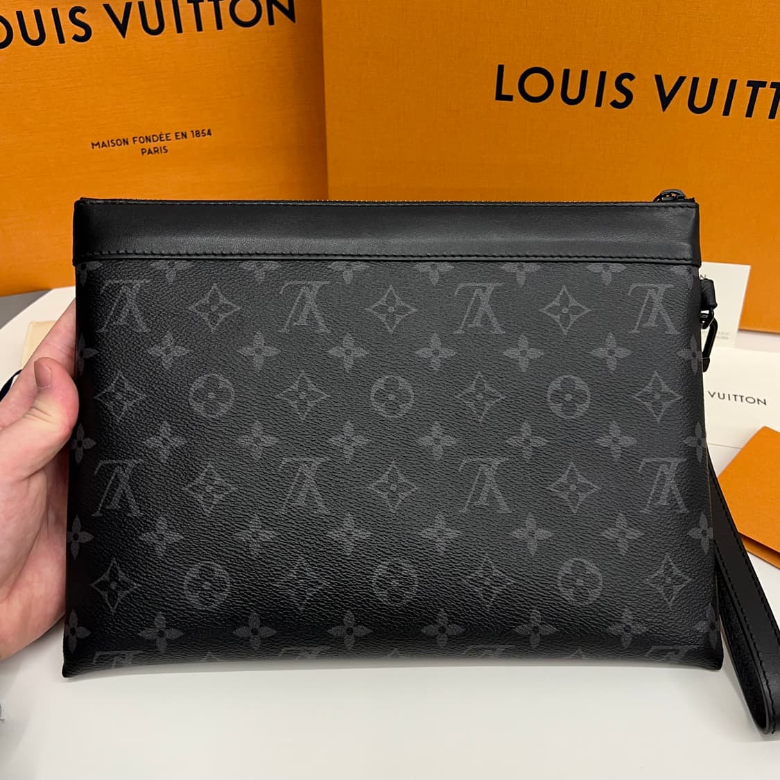 루이비통 포쉐트 투고 클러치 (풀박스) 상품이미지3