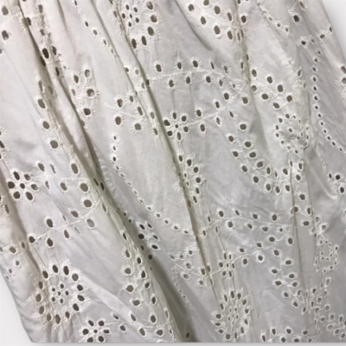 펀칭 화이트 스커트 상품이미지2