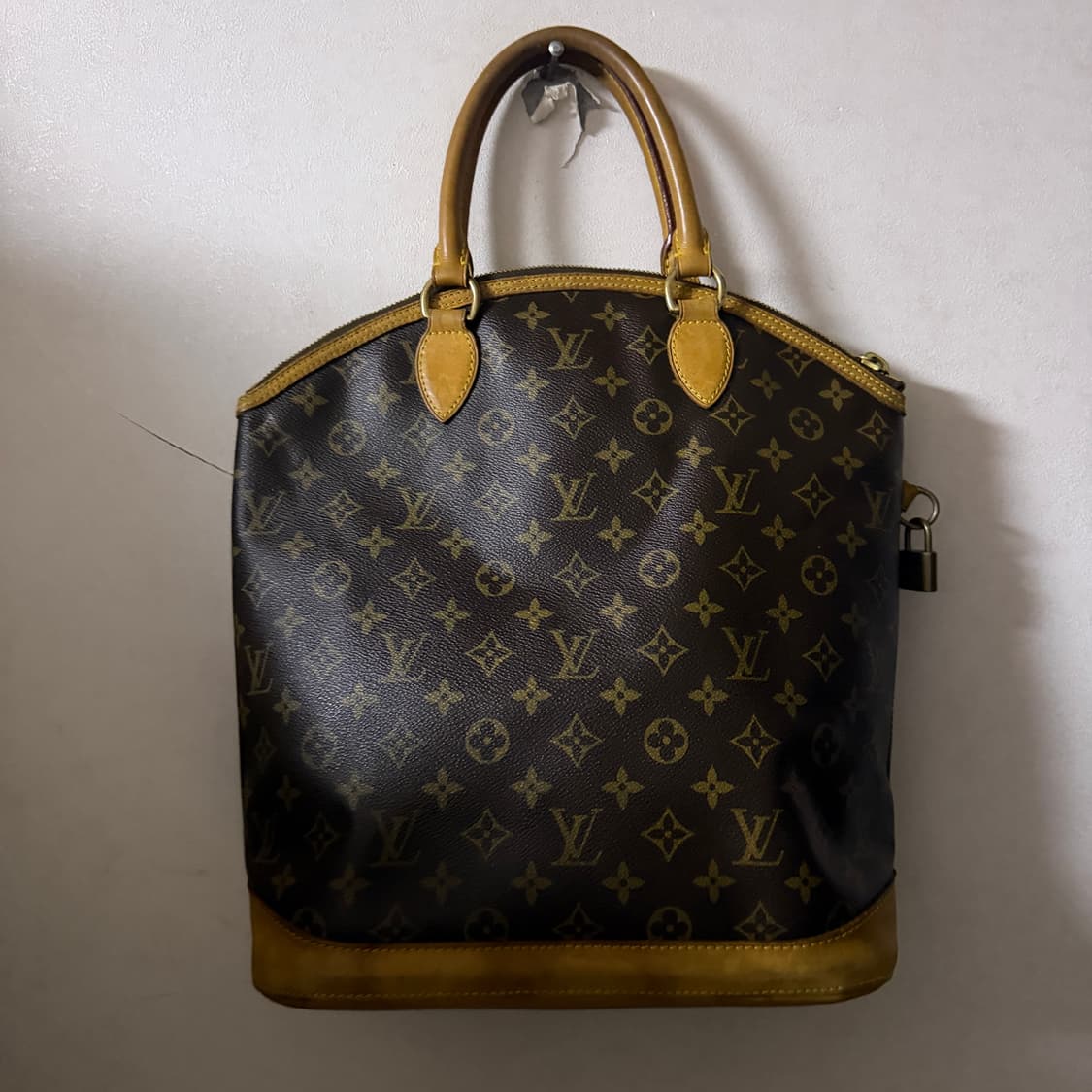 루이비통 모노그램 락킷 버티칼 토트 상품이미지1