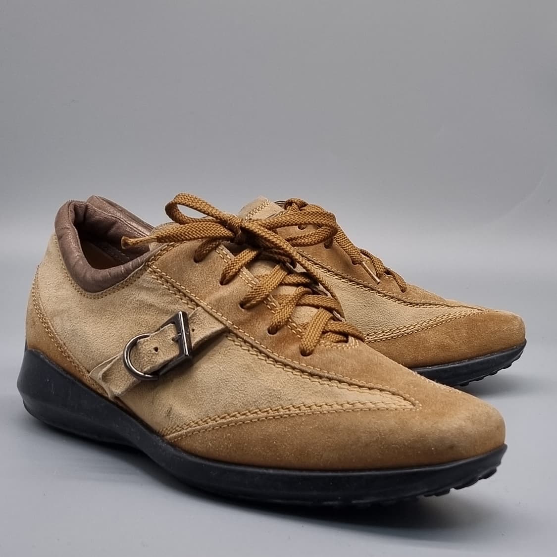 토즈 스웨이드 여성스니커즈245 굽4.5 상품이미지1